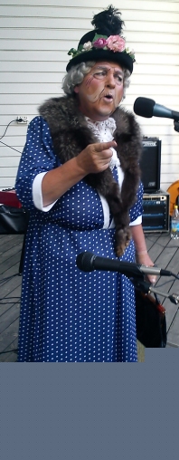 Leif Johansson som Julia Caesar)